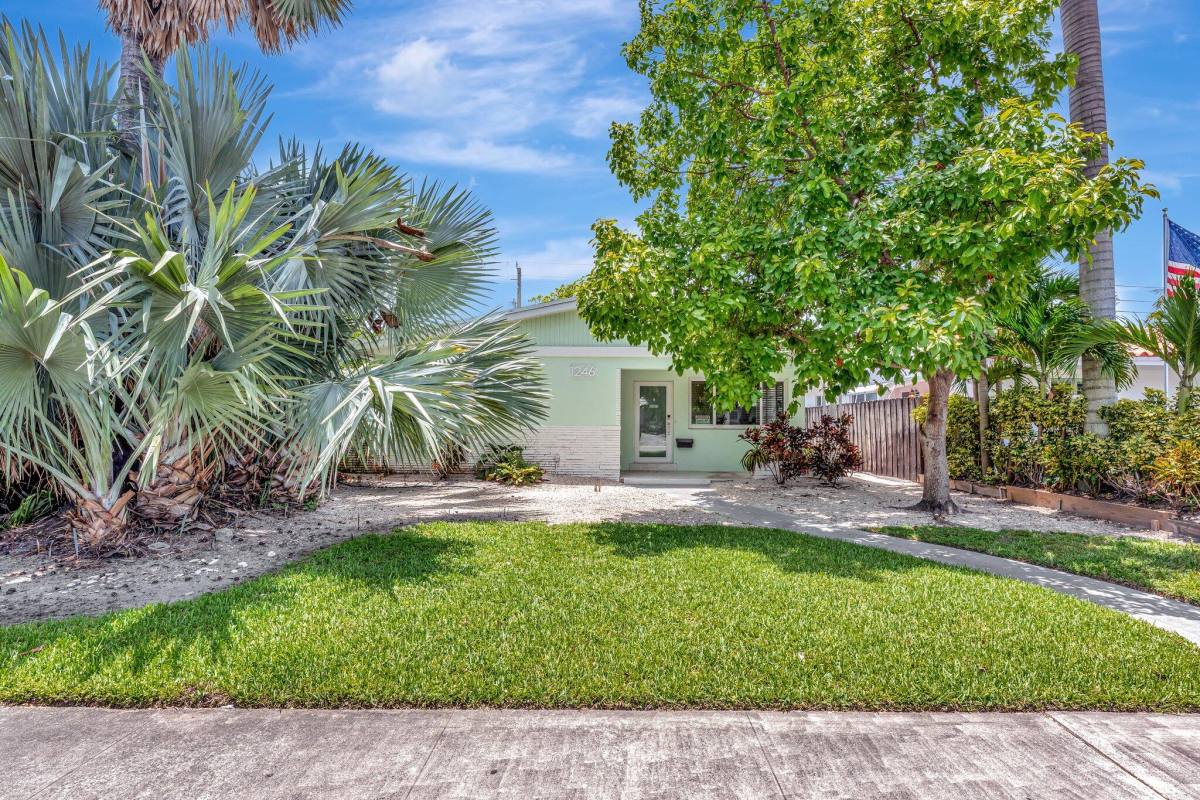 Apartment for rent at 1246 Johnson St, Hollywood, FL 33019