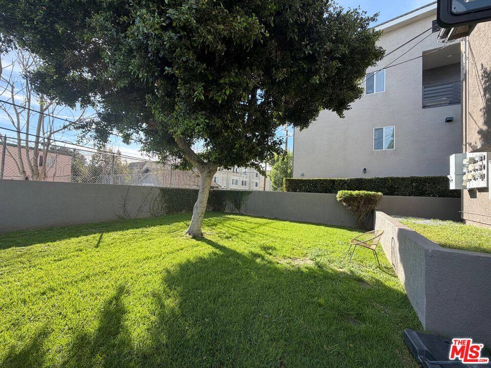 Townhouse for rent at 1210 W 39th St #5, Los Angeles, CA 90037