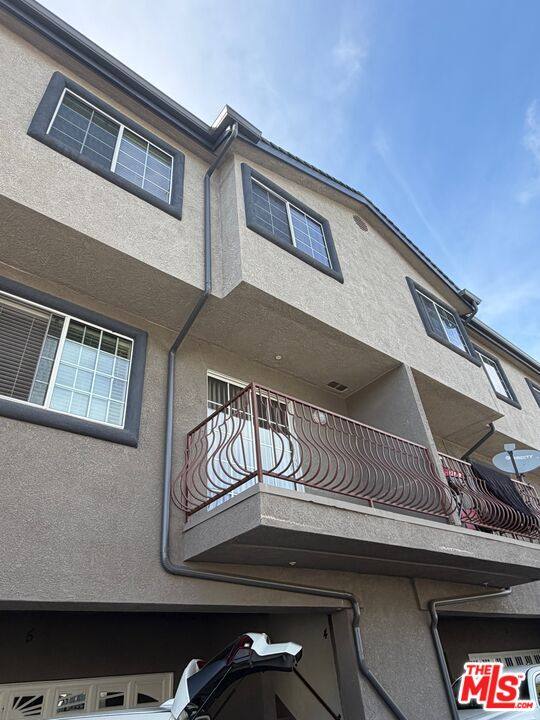 Townhouse for rent at 1210 W 39th St #5, Los Angeles, CA 90037