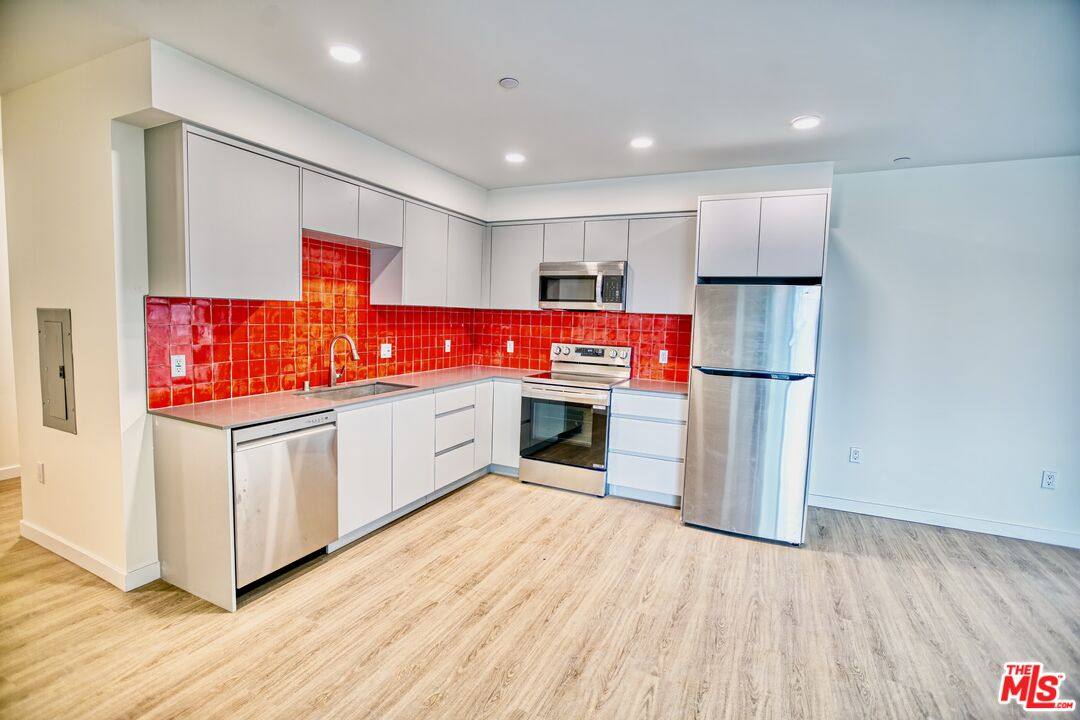Apartment for rent at 14629 Erwin St #203, Van Nuys, CA 91411