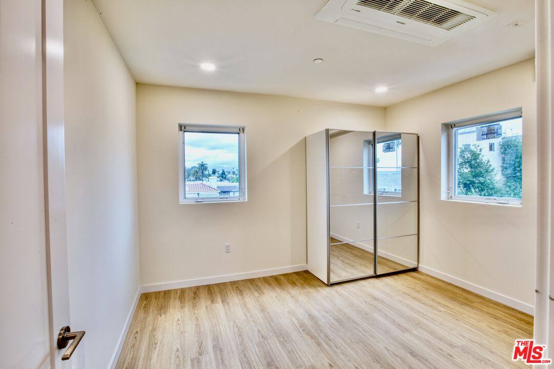 Apartment for rent at 14629 Erwin St #203, Van Nuys, CA 91411