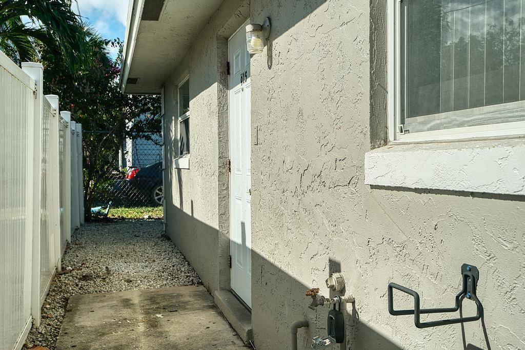 Apartment for rent at 915 S N St #915, Lake Worth Beach, FL 33460