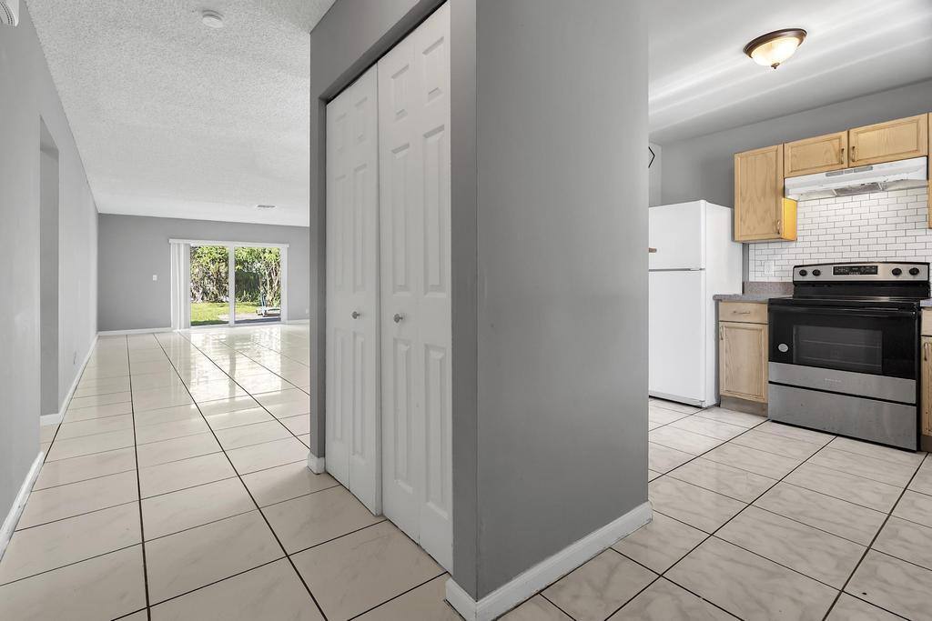 Apartment for rent at 915 S N St #915, Lake Worth Beach, FL 33460