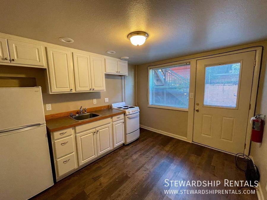 Apartment for rent at 1831 Kincaid St #18, Eugene, OR 97403