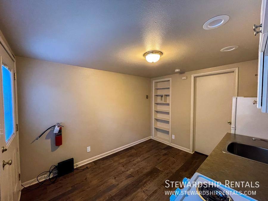 Apartment for rent at 1831 Kincaid St #18, Eugene, OR 97403