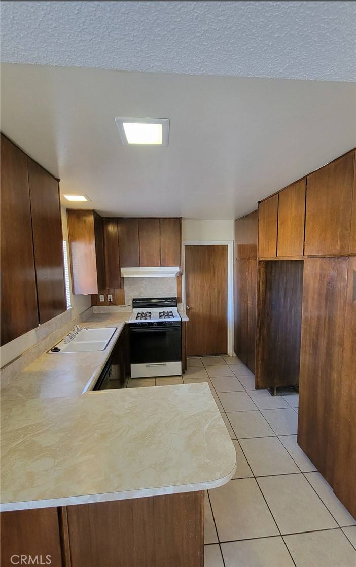 Apartment for rent at 19142 Highway 18, Apple Valley, CA 92307