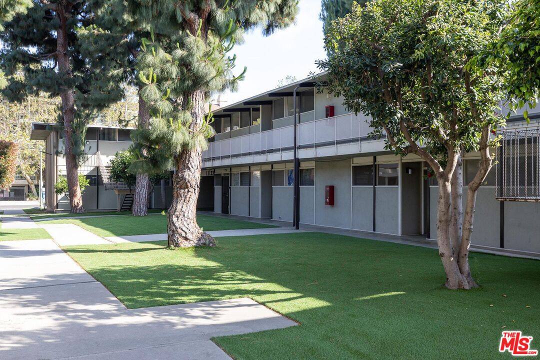 Apartment for rent at 11133 Rose Ave #25, Los Angeles, CA 90034