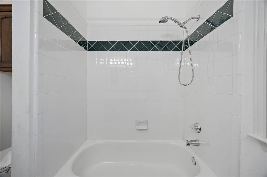 Apartment for rent at 2045 Chisholm Trail, Rockwall, TX 75032