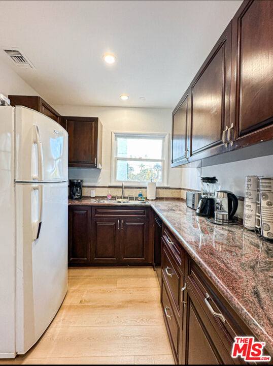 Apartment for rent at 239 S Doheny Dr #239, Beverly Hills, CA 90211