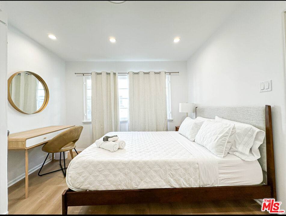 Apartment for rent at 239 S Doheny Dr #239, Beverly Hills, CA 90211