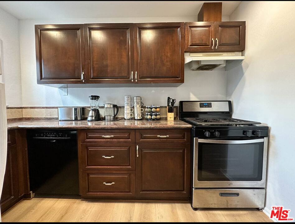 Apartment for rent at 239 S Doheny Dr #239, Beverly Hills, CA 90211