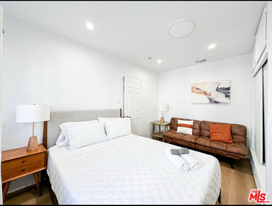 Apartment for rent at 239 S Doheny Dr #239, Beverly Hills, CA 90211