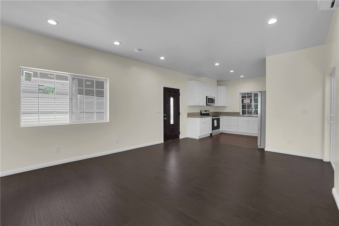 Apartment for rent at 23393 Schoolcraft St, West Hills, CA 91307