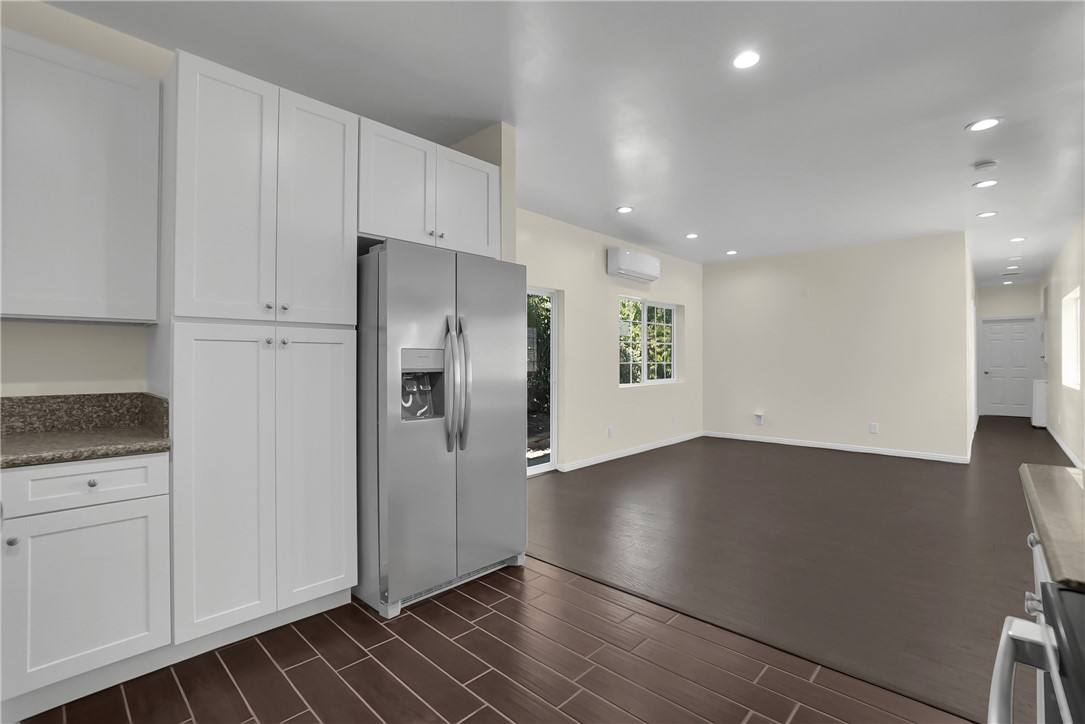 Apartment for rent at 23393 Schoolcraft St, West Hills, CA 91307