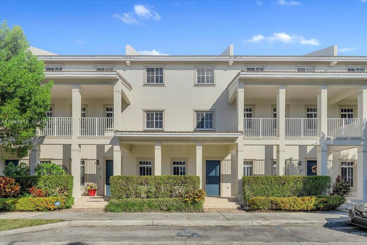 Townhouse for rent at 14229 SW 274th St, Homestead, FL 33032