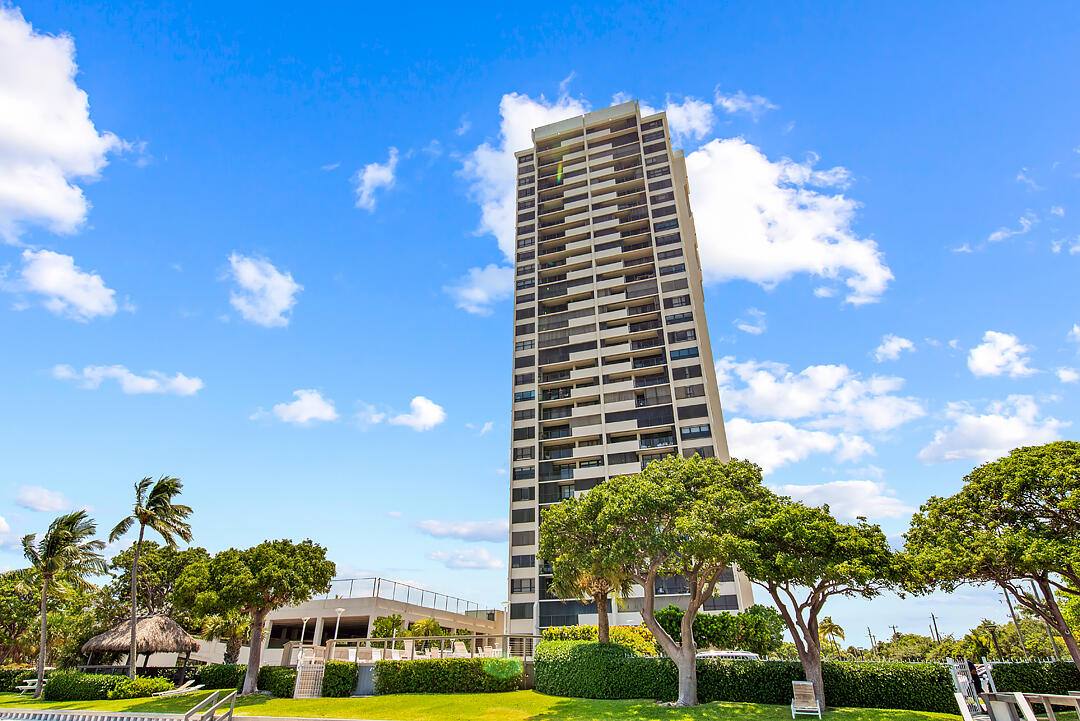 Apartment for rent at 5600 N Flagler Dr #310, West Palm Beach, FL 33407