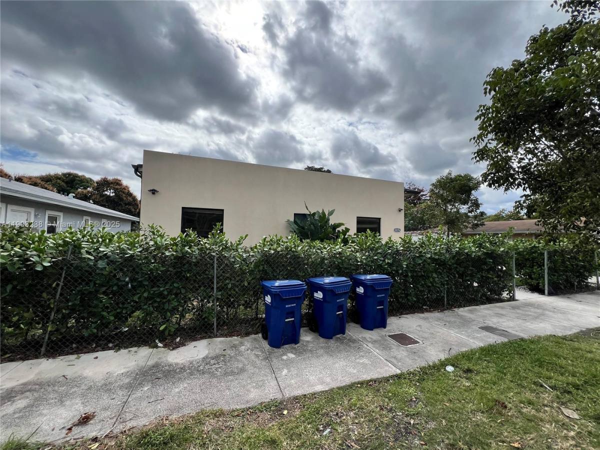 Apartment for rent at 10274 SW 180th St #1, Miami, FL 33157