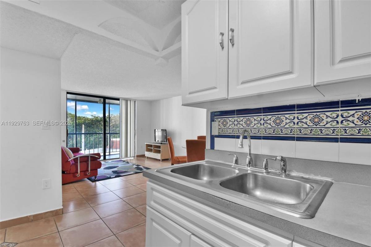 Apartment for rent at 9682 Fontainebleau Blvd #306, Miami, FL 33172