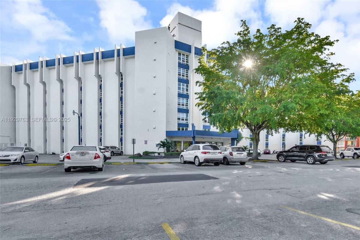 Apartment for rent at 9682 Fontainebleau Blvd #306, Miami, FL 33172