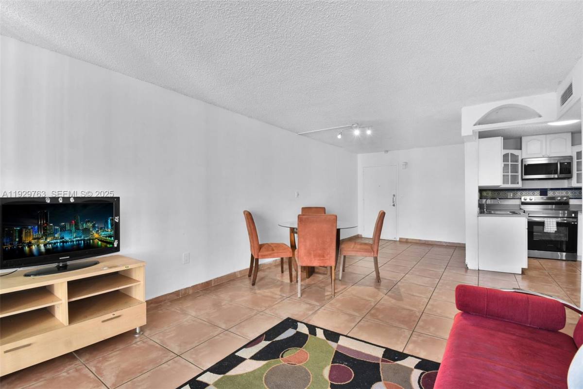 Apartment for rent at 9682 Fontainebleau Blvd #306, Miami, FL 33172
