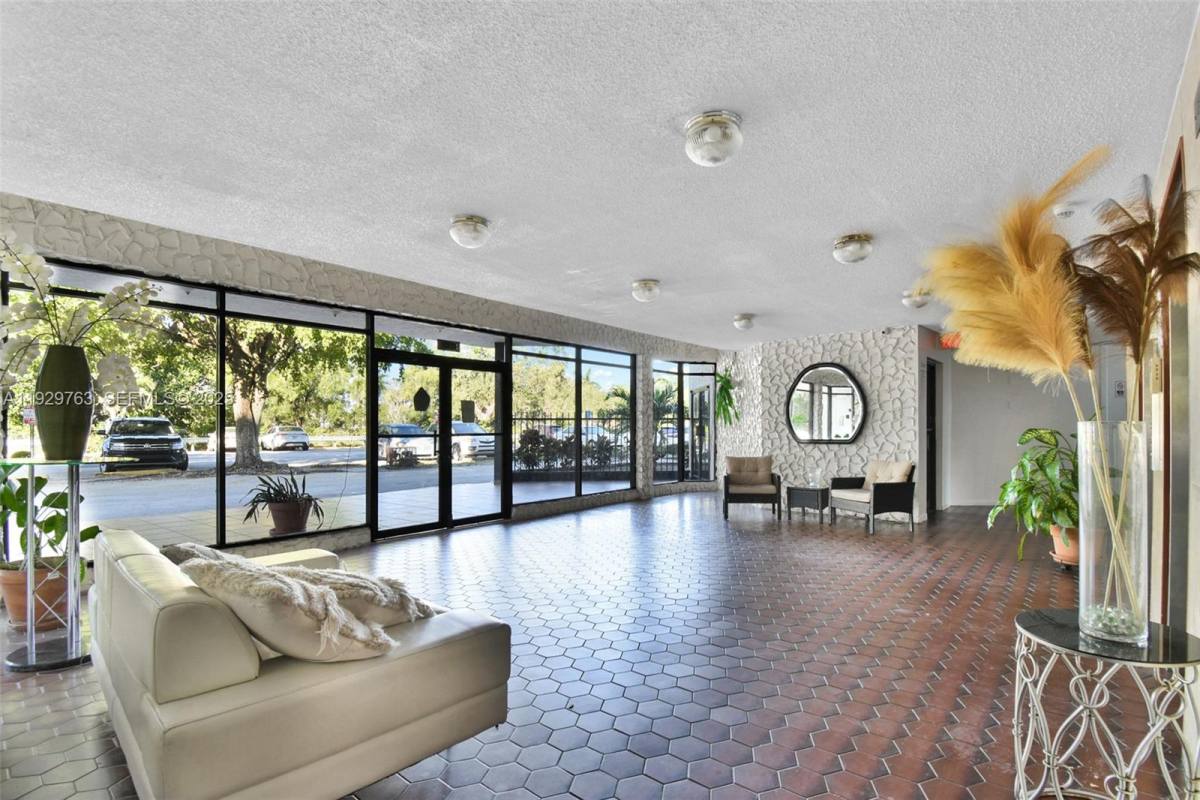 Apartment for rent at 9682 Fontainebleau Blvd #306, Miami, FL 33172