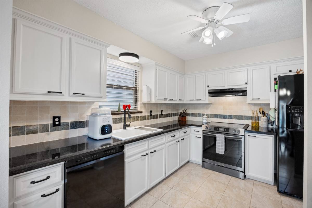 Apartment for rent at 1114 Tiki Dr, Galveston, TX 77554