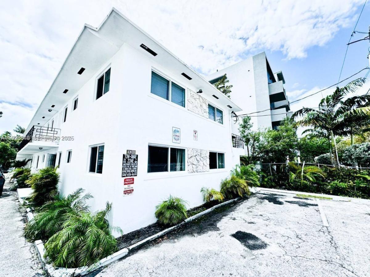 Apartment for rent at 828 SW 2nd St #828-2, Miami, FL 33130