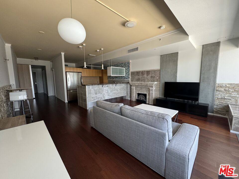 Condo for rent at 1155 S Grand Ave #910, Los Angeles, CA 90015