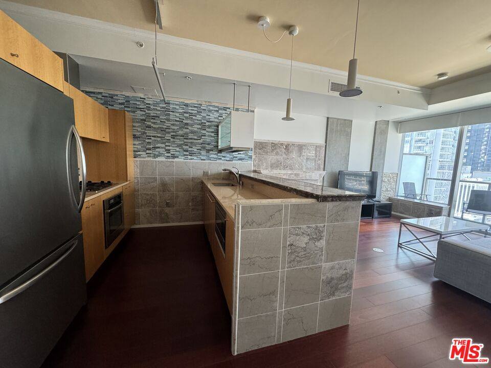 Condo for rent at 1155 S Grand Ave #910, Los Angeles, CA 90015