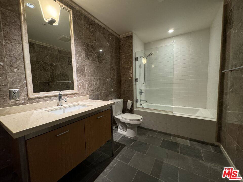 Condo for rent at 1155 S Grand Ave #910, Los Angeles, CA 90015