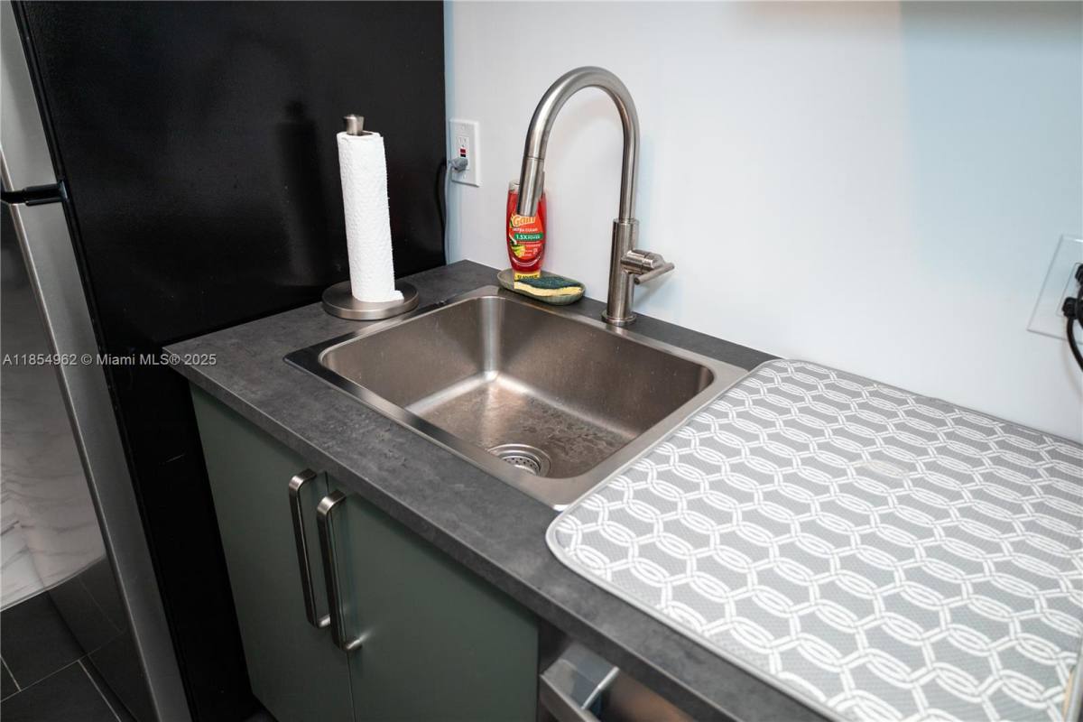Apartment for rent at 224 Meridian Ave #224-6, Miami Beach, FL 33139