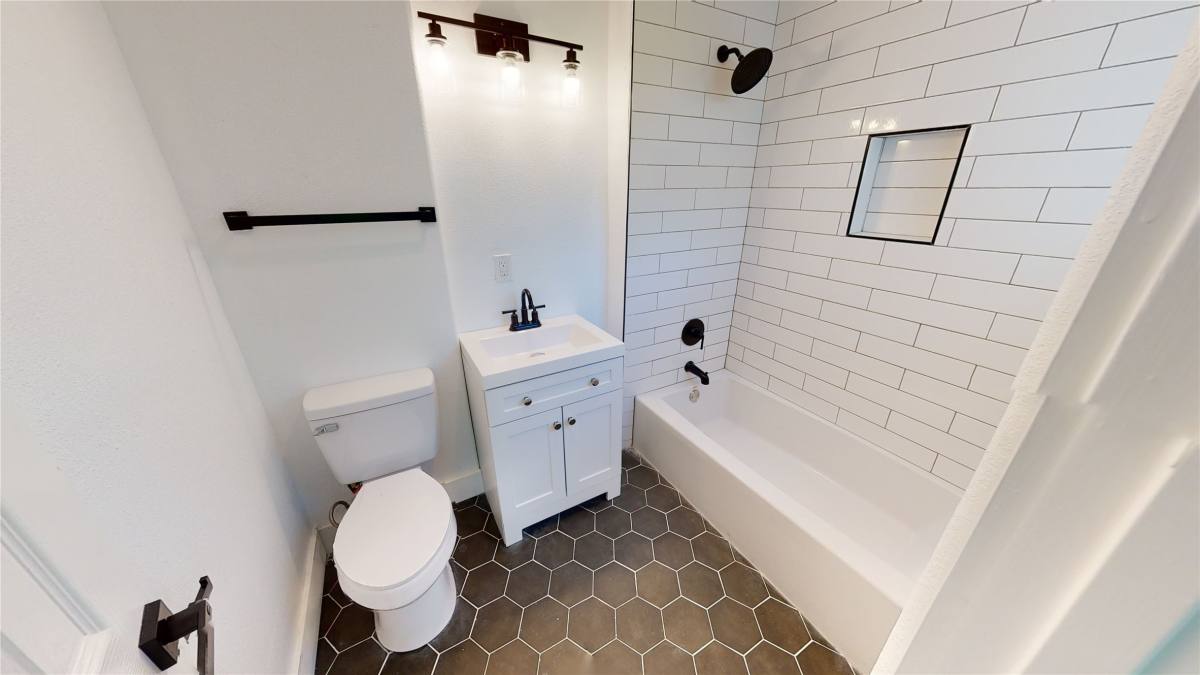 Apartment for rent at 3808 Ave L, Galveston, TX 77550