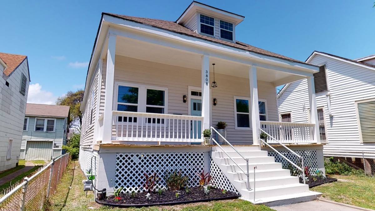 Apartment for rent at 3808 Ave L, Galveston, TX 77550