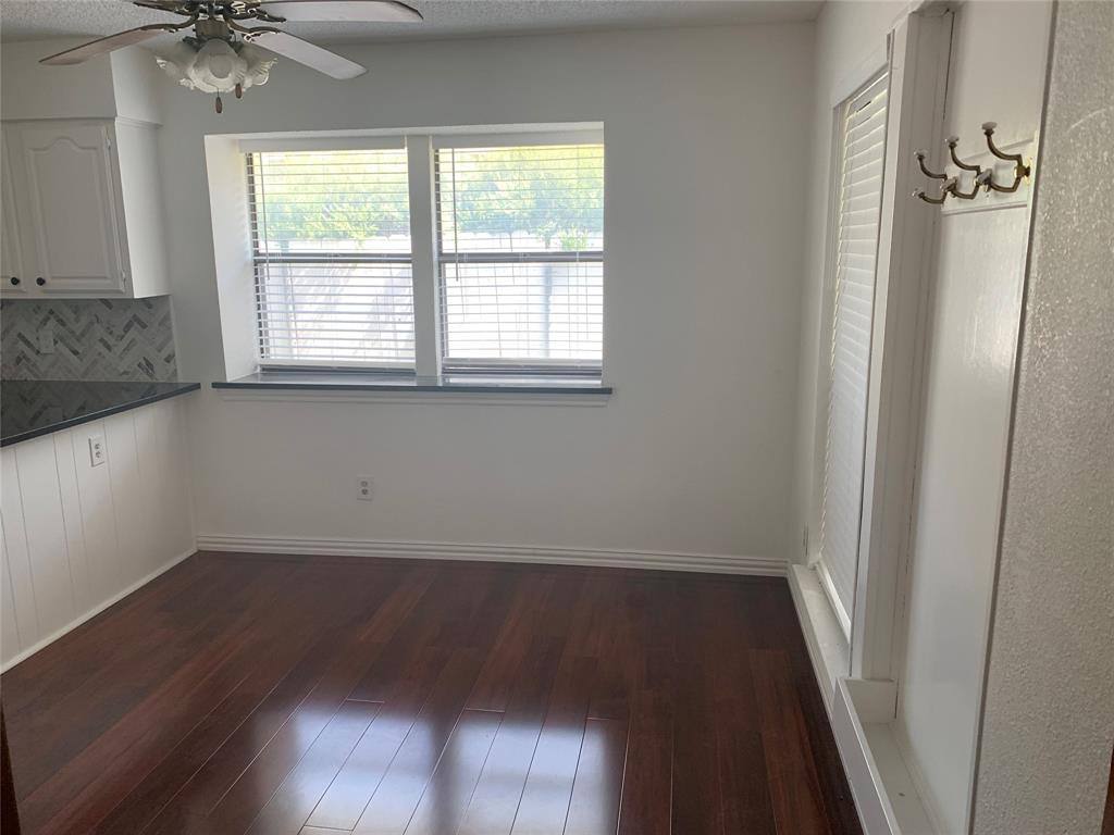Apartment for rent at 1520 Parkside Dr, Carrollton, TX 75006