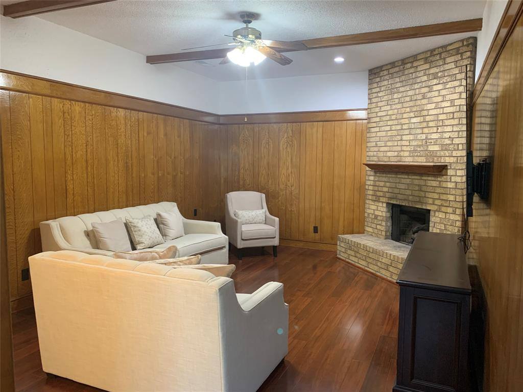 Apartment for rent at 1520 Parkside Dr, Carrollton, TX 75006