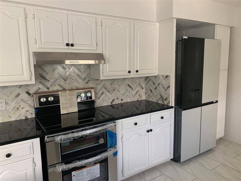 Apartment for rent at 1520 Parkside Dr, Carrollton, TX 75006