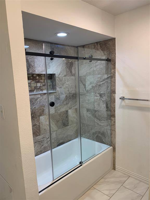 Apartment for rent at 1520 Parkside Dr, Carrollton, TX 75006