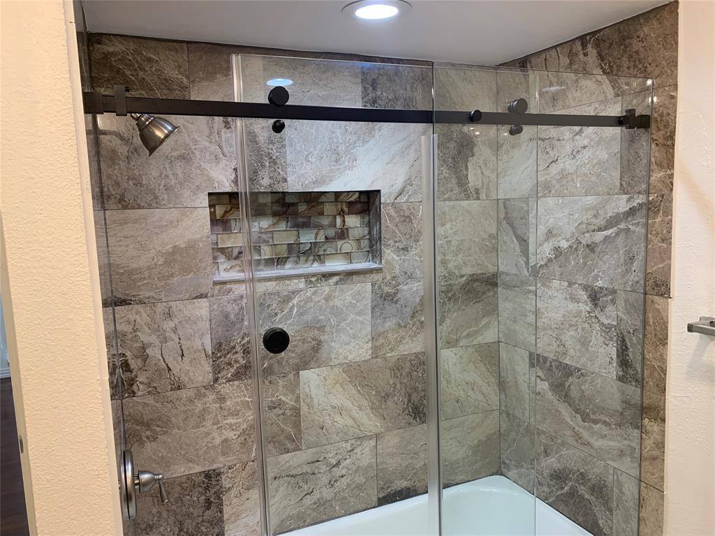 Apartment for rent at 1520 Parkside Dr, Carrollton, TX 75006