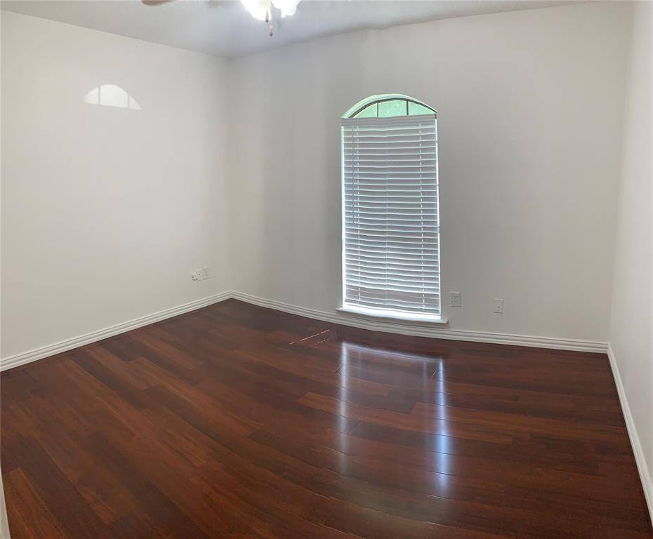 Apartment for rent at 1520 Parkside Dr, Carrollton, TX 75006