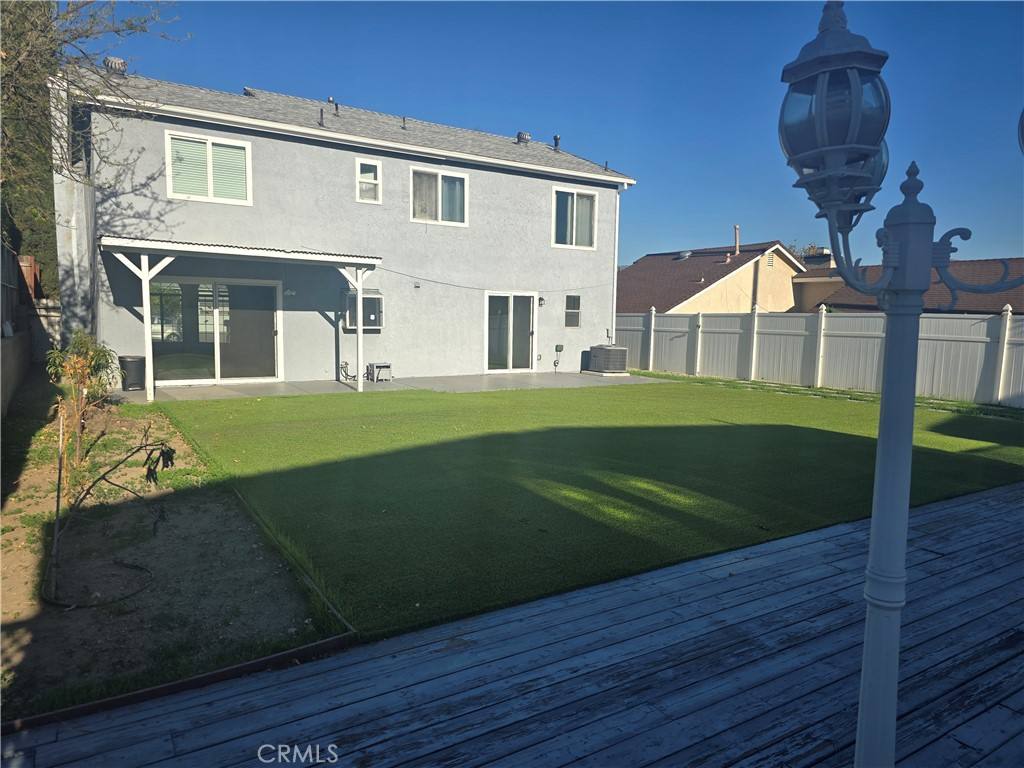 Apartment for rent at 11608 Luanda St, Sylmar, CA 91342