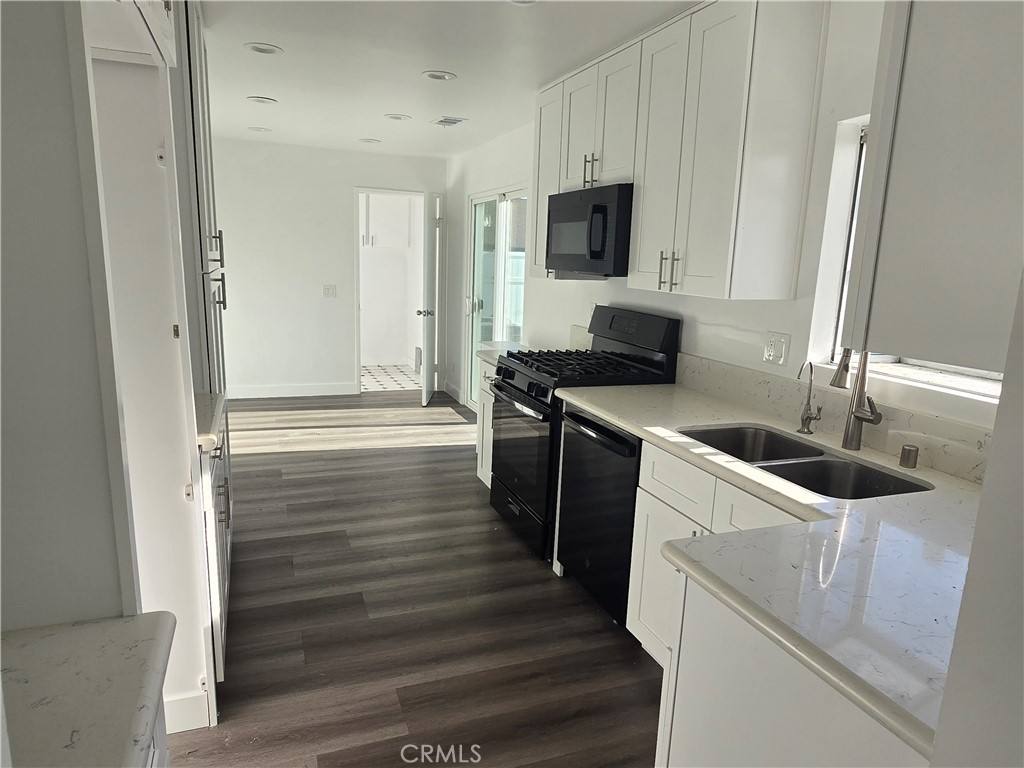 Apartment for rent at 11608 Luanda St, Sylmar, CA 91342