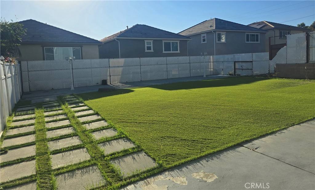 Apartment for rent at 11608 Luanda St, Sylmar, CA 91342