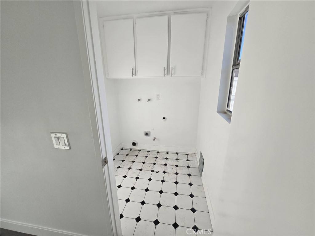 Apartment for rent at 11608 Luanda St, Sylmar, CA 91342