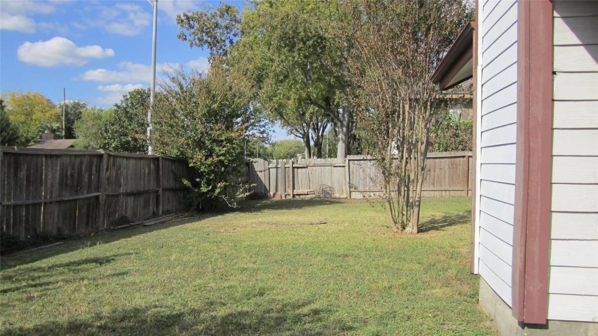 Apartment for rent at 12122 Kemerton Dr, Houston, TX 77099