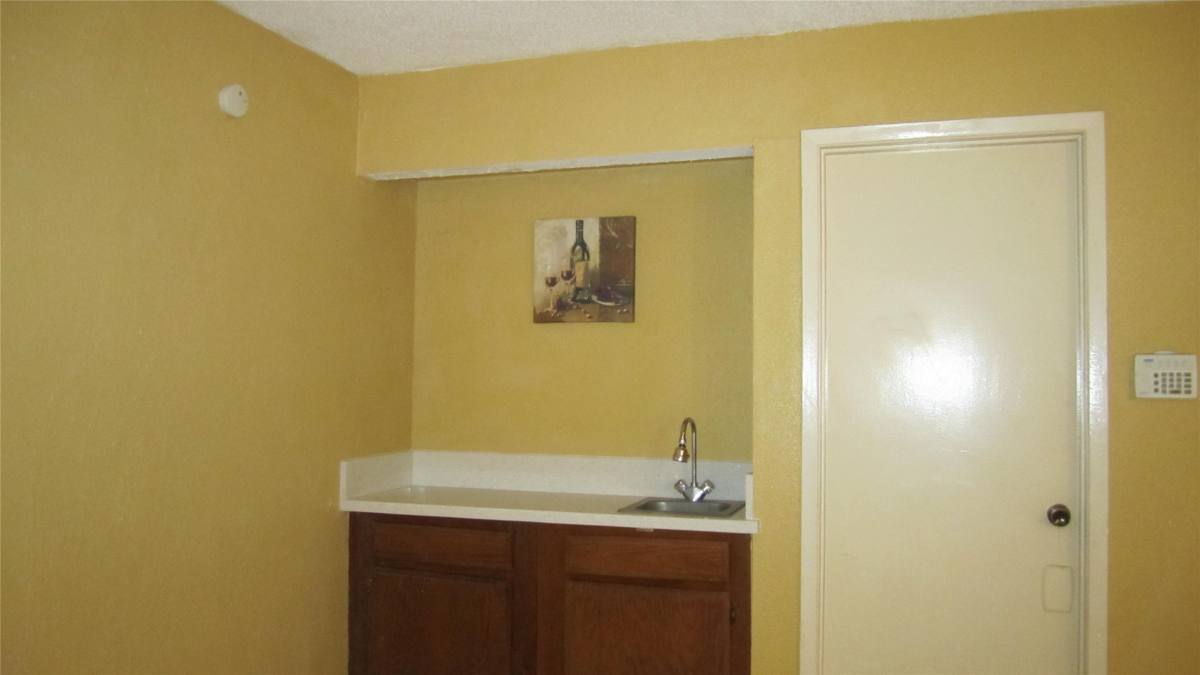Apartment for rent at 12122 Kemerton Dr, Houston, TX 77099