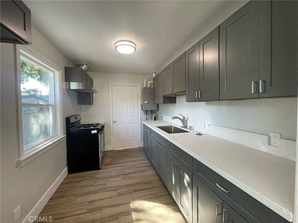 Apartment for rent at 924 W Chestnut Ave #9241 2, Santa Ana, CA 92703