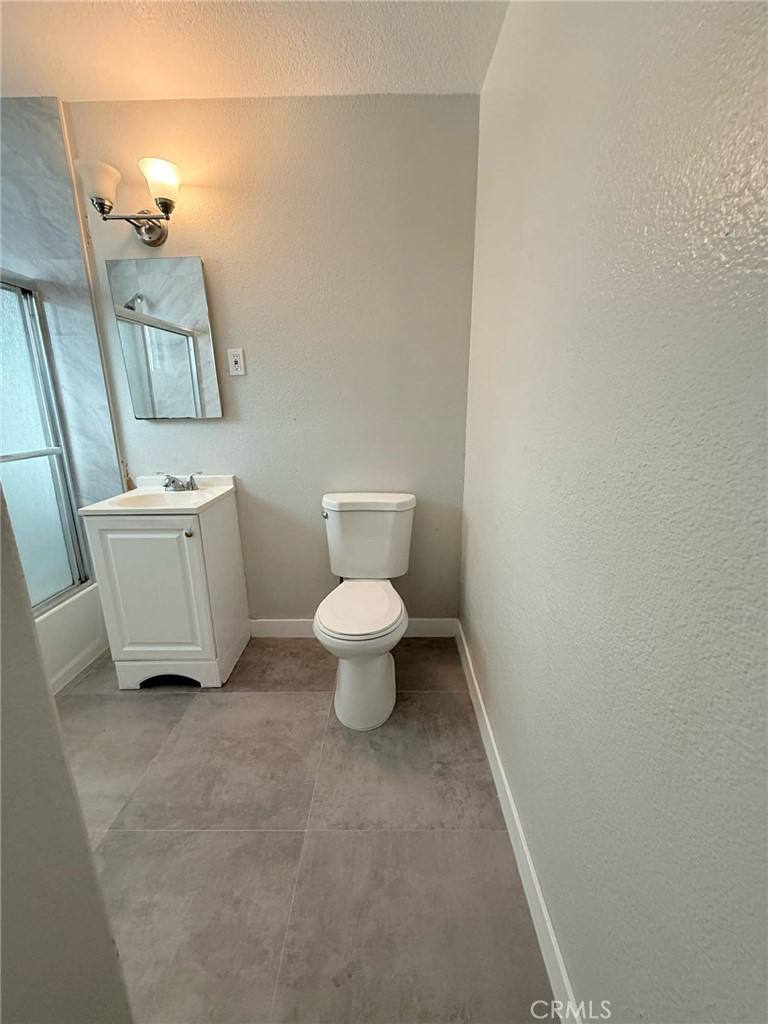 Apartment for rent at 924 W Chestnut Ave #9241 2, Santa Ana, CA 92703
