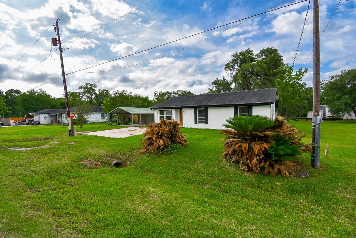 Apartment for rent at 2847 County Rd #510A, Brazoria, TX 77422