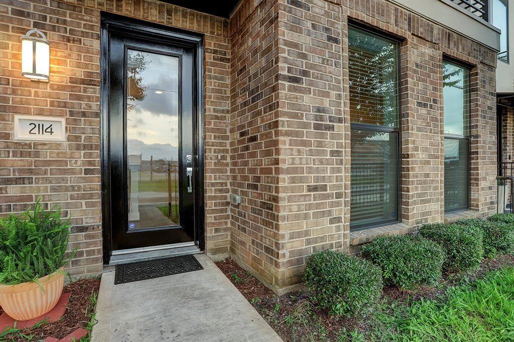 Apartment for rent at 2114 Sabine St, Houston, TX 77007