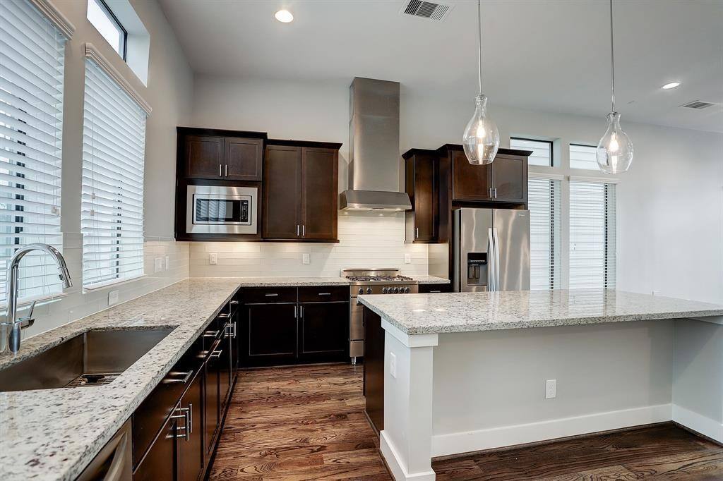 Apartment for rent at 2114 Sabine St, Houston, TX 77007